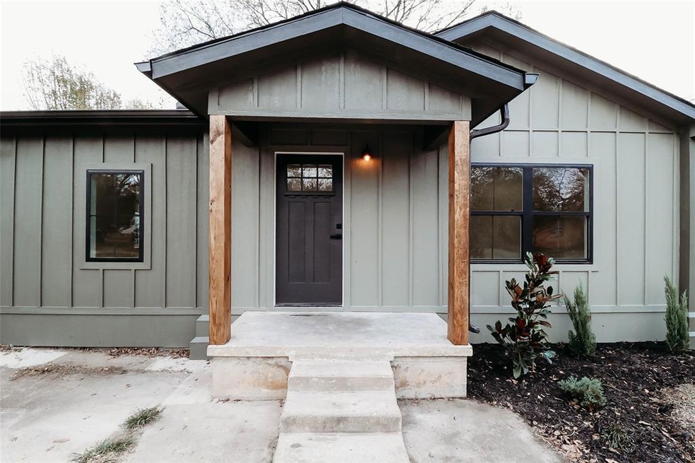 1204 Pecan St, Bonham, TX 75418 - photo 1