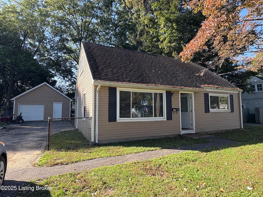 5516 Brokers Tip Ln, Louisville, KY 40272 - photo 1