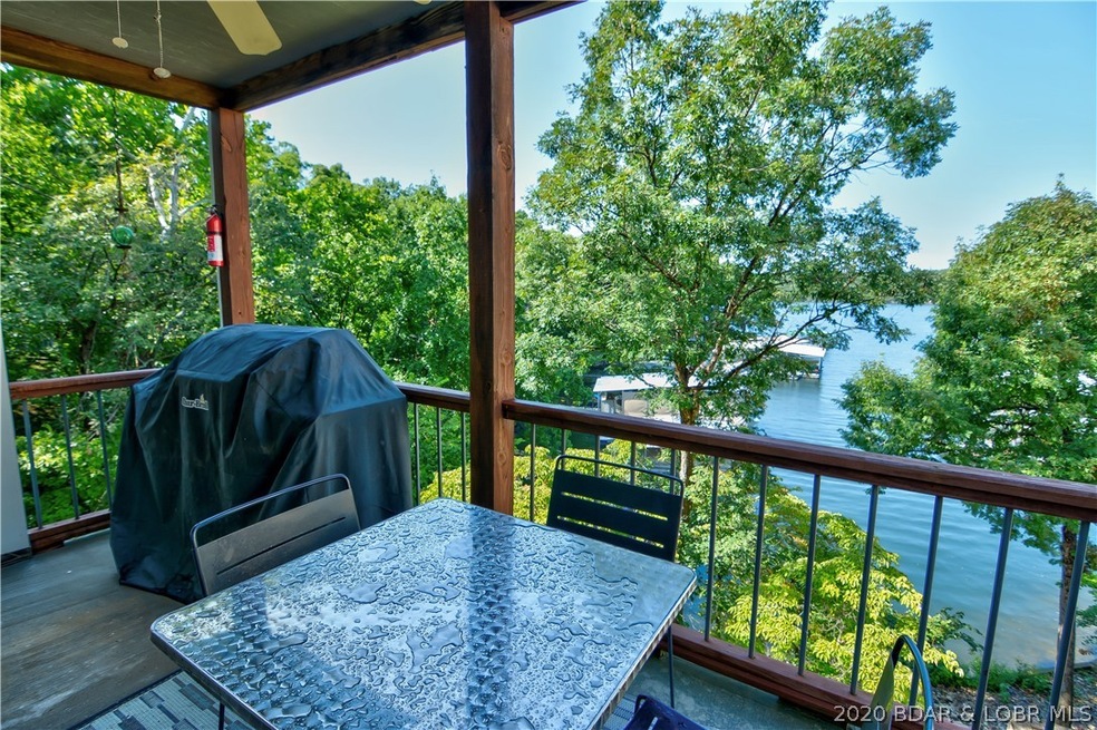 This cute 2 bed, 2 bath condo is the perfect getaw