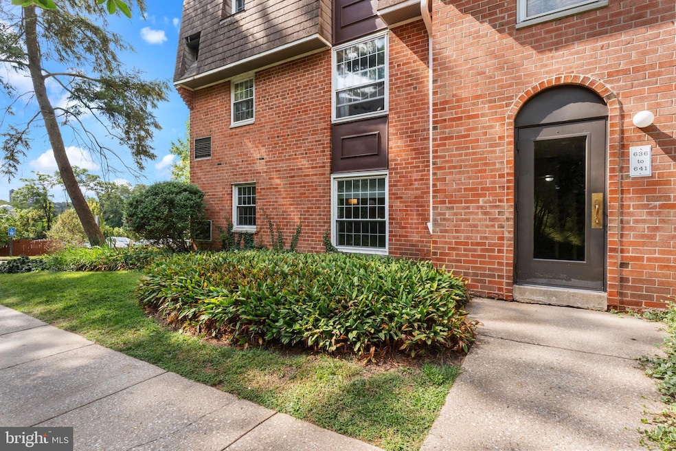 4000 Gypsy Ln unit 637, Philadelphia, PA 19129 - photo 1