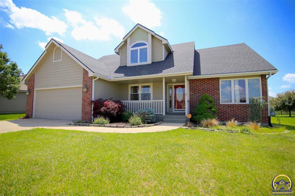 2521 SW Berkshire Dr, Topeka, KS 66614 - photo 1