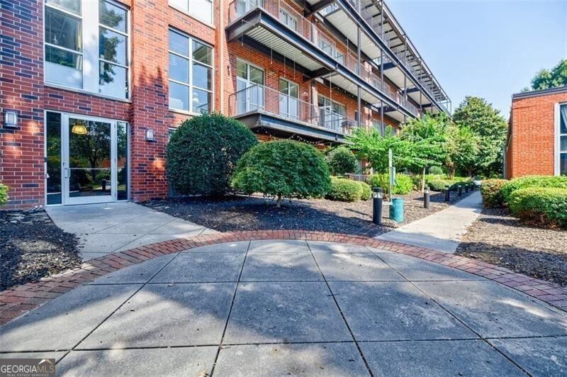 Peachtree Malone is a contemporary loft building c