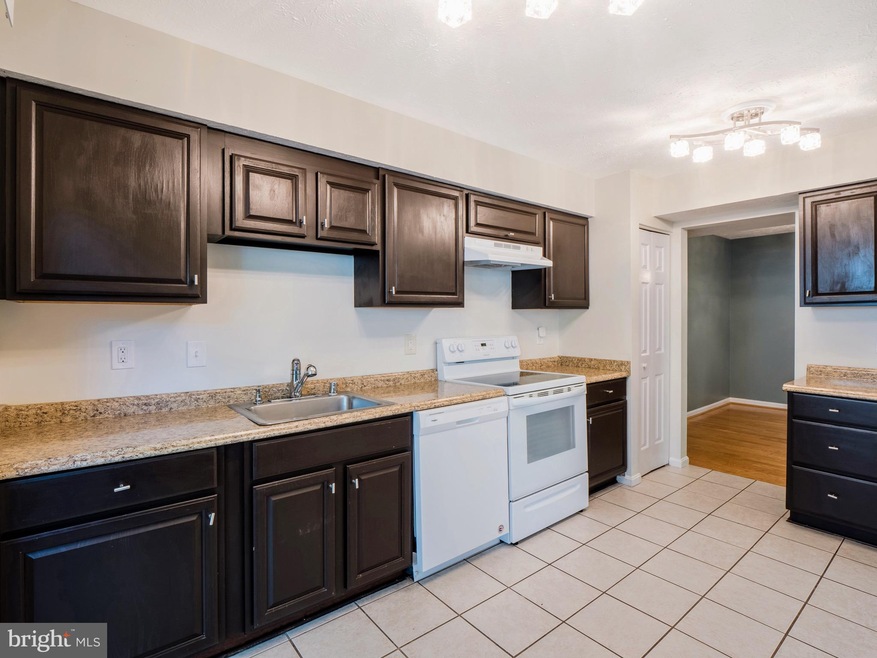 14003A Grumble Jones Ct, Centreville, VA 20121 - photo 1