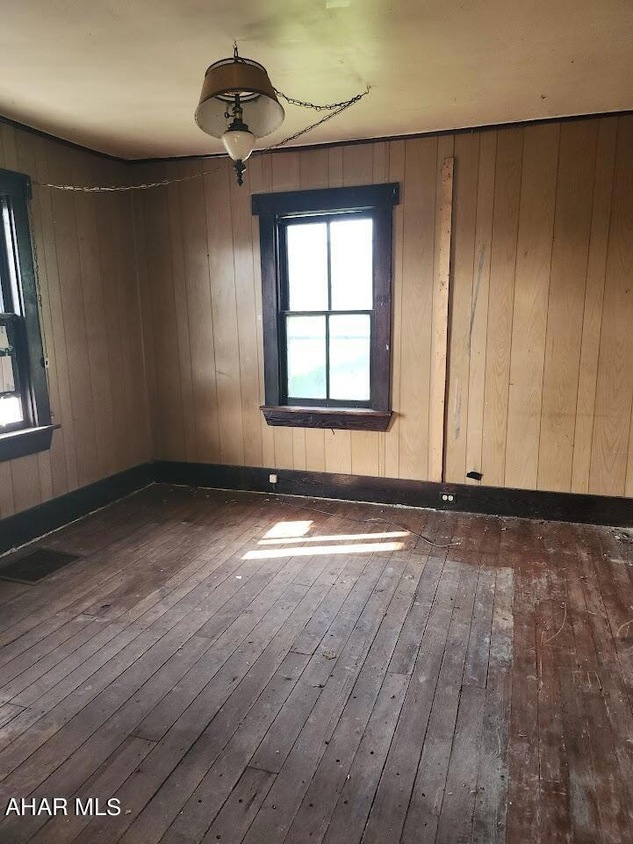 2113 Valley Rd, Schellsburg, PA 15559 MLS 72531