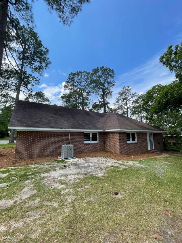 47 7th St, McRaehelena, GA 31037