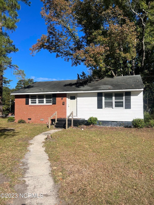 1200 Ferndale Ln, Kinston, NC 28501 MLS 100411329