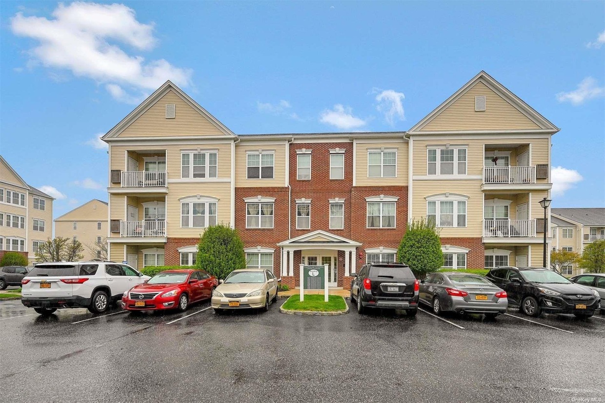 Alexa Starr | Real Estate Agent in Huntington, NY - Homes.com