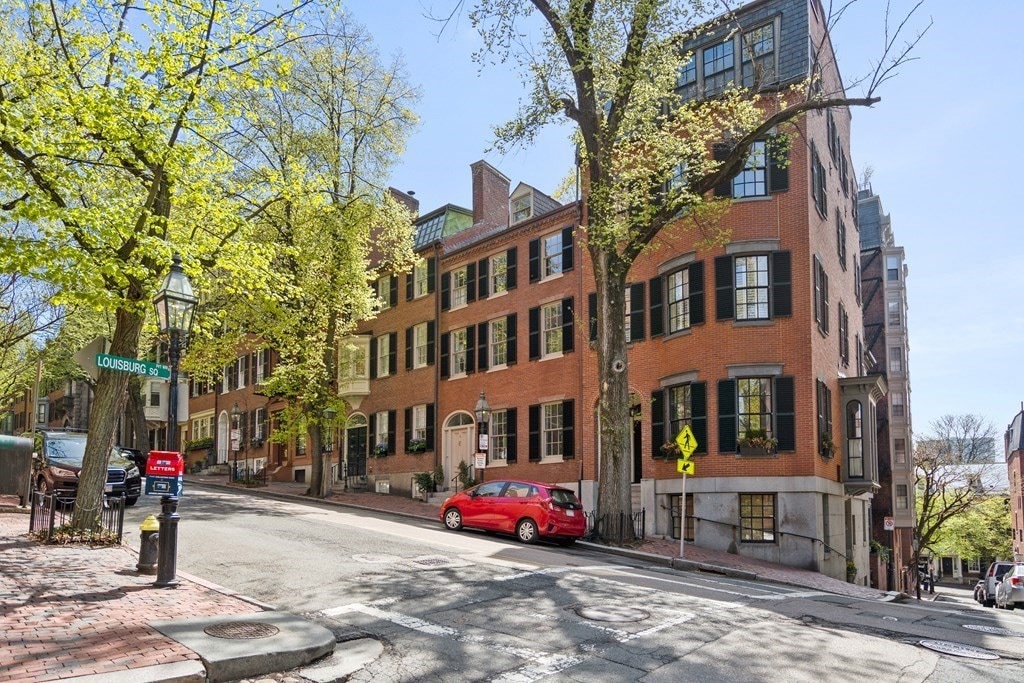 Welcome to Beacon Hill, a Designated Neighborhood in Boston, MA