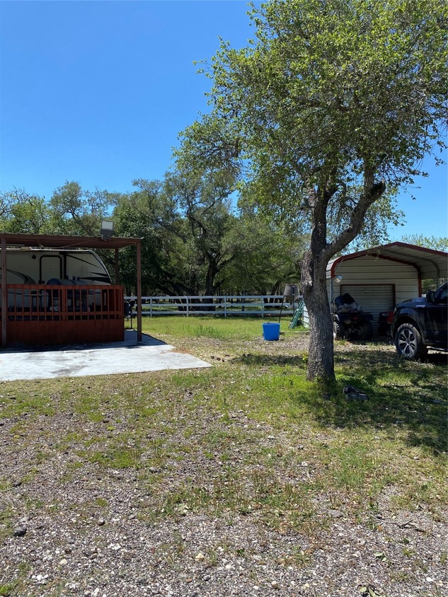 13860 Texas 111, Edna, TX 77957