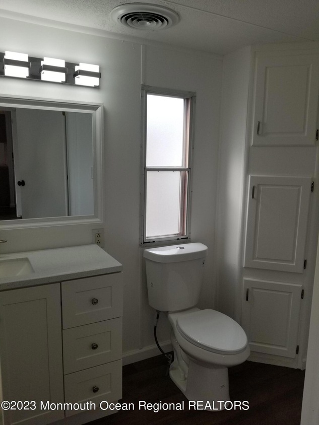 45 Bayshore Mobile Manor, Hazlet, NJ 07730