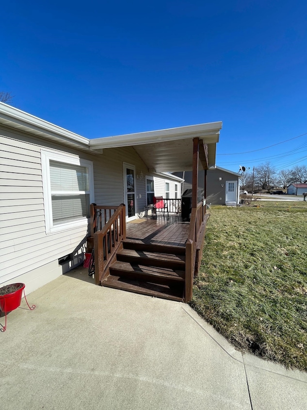 240 Lane 103 Crooked Lake, Angola, IN 46703 MLS 202404401