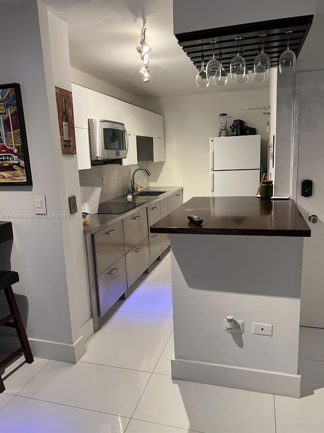 For Rent 5555 Collins Ave Unit 4P, Miami Beach, FL 33140