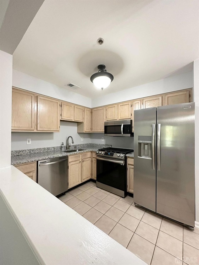 434 Waterford Dr Unit 434, Edison, NJ 08817 MLS 2404496R