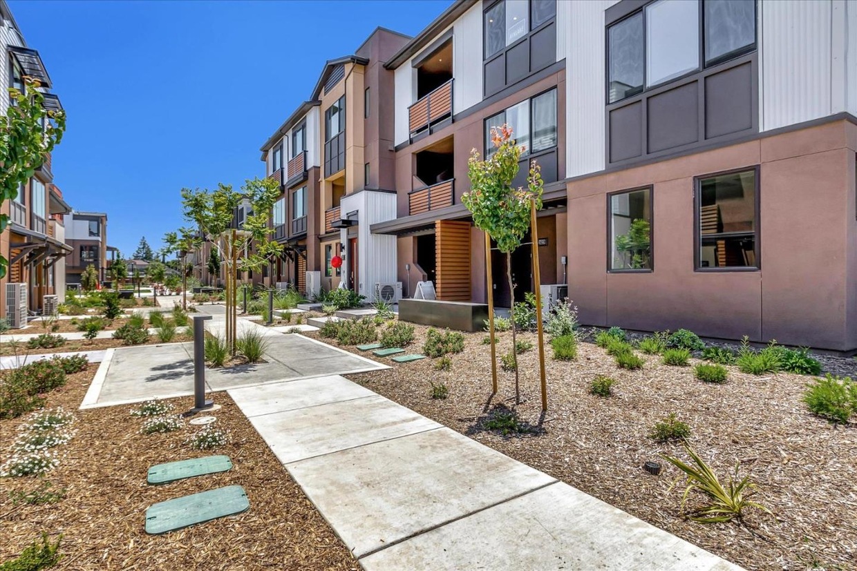 Altura neighborhood in San Jose - Extraordinary Townhomes!