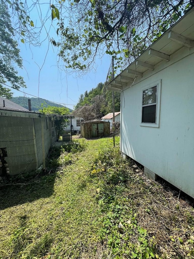 144 Thomas St, Auxier, KY 41602 MLS 121434