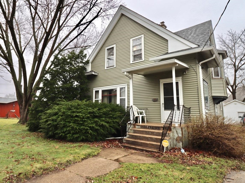 1024 Prairie Ave, Beloit, WI 53511 MLS 1972986