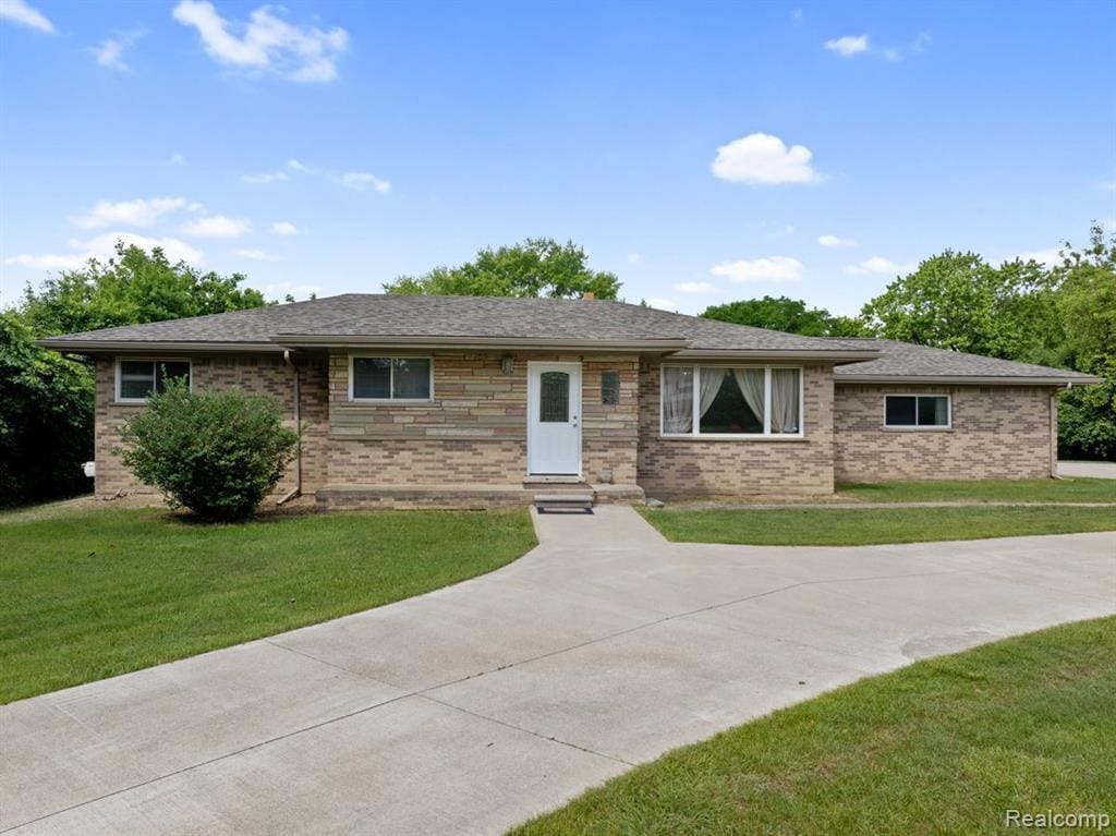 27855 Lahser Rd, Southfield, MI 48034 | MLS# 20240037204 | Homes.com