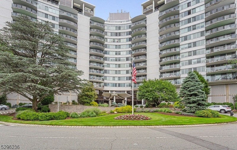 Pending 1 Claridge Dr Unit 413, Verona Twp., NJ 07044 | Homes.com