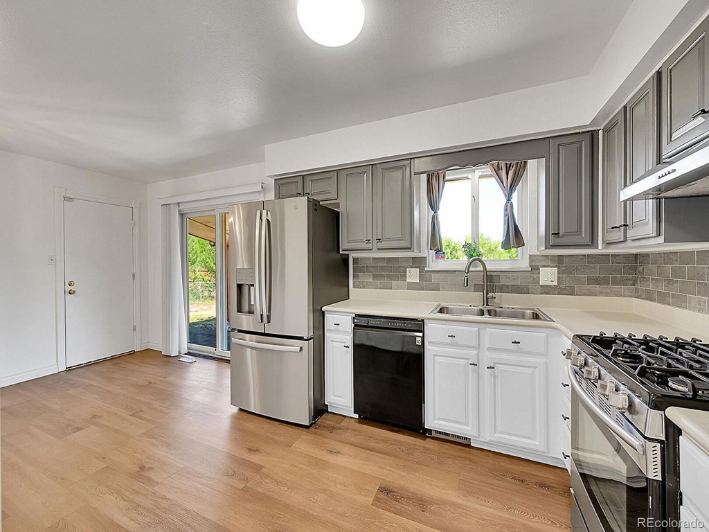 2107 S Kittredge Way  