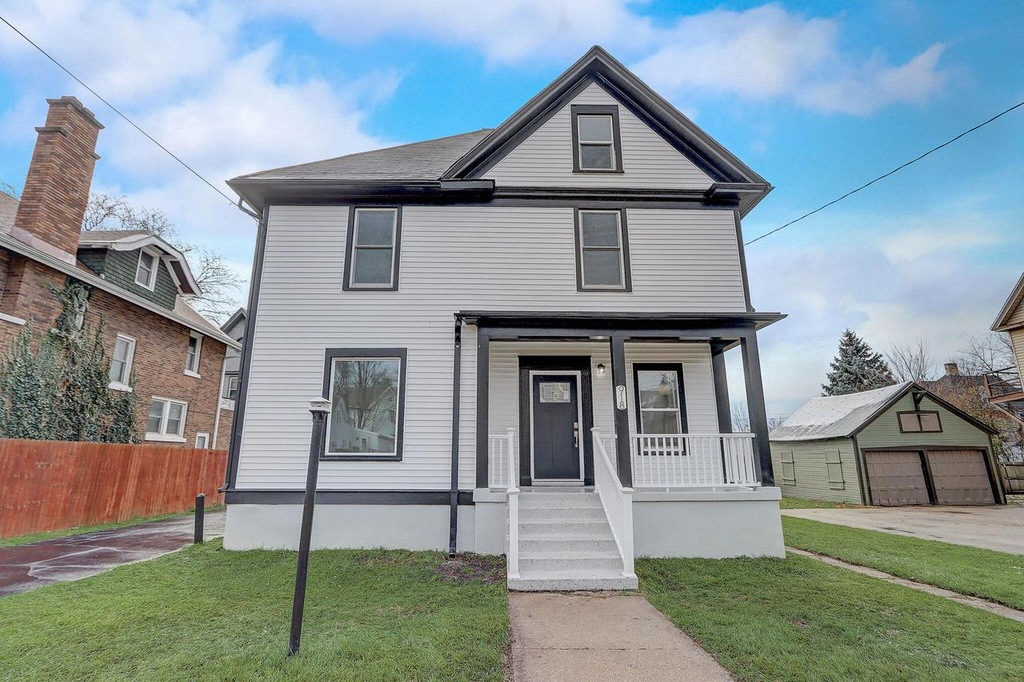 918 E Grand Ave, Beloit, WI 53511