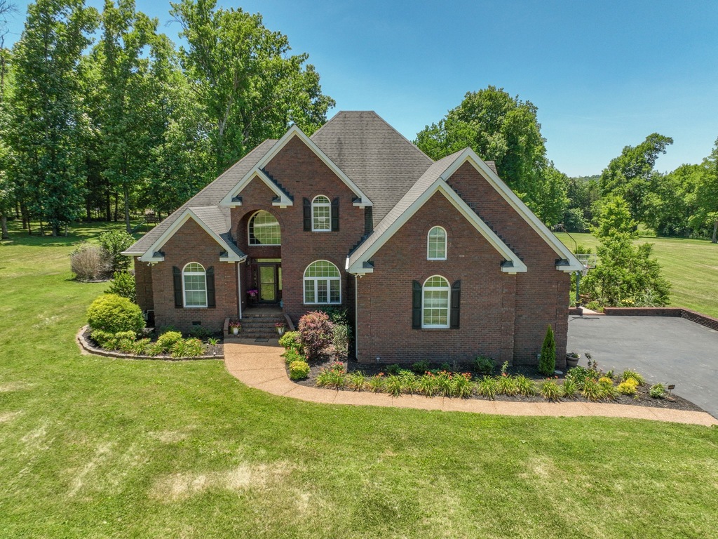 For Sale 565 Thoroughbred Ln, Hartsville, TN 37074
