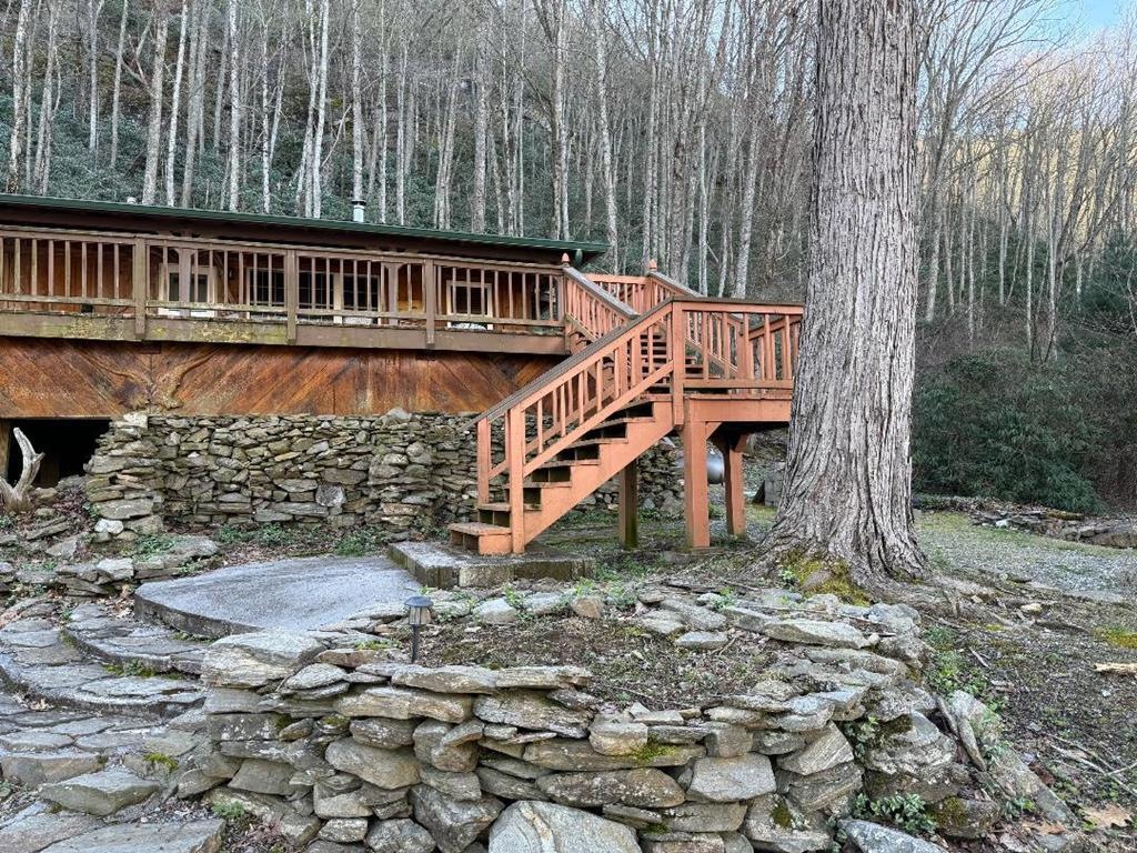 297 Lori Ln, Barkers Creek, NC 28789 MLS 26036190