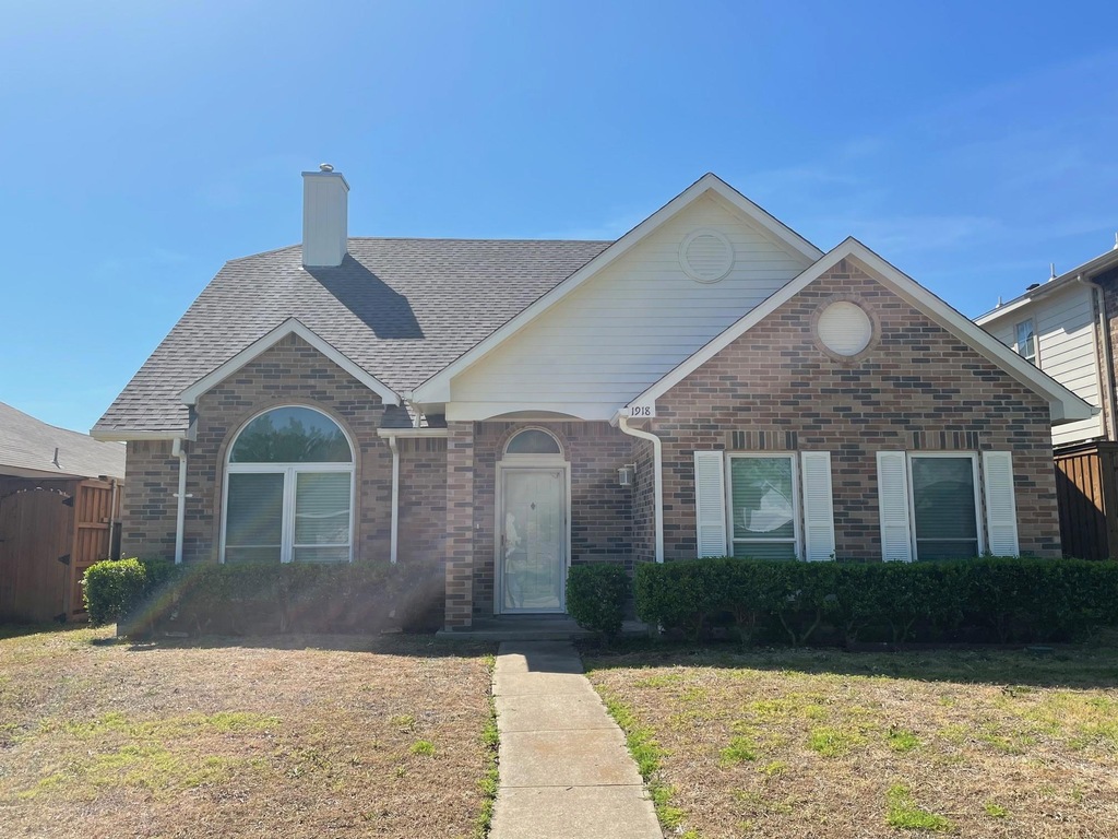1918 Putman Way, Garland, TX 75040 MLS 20595385