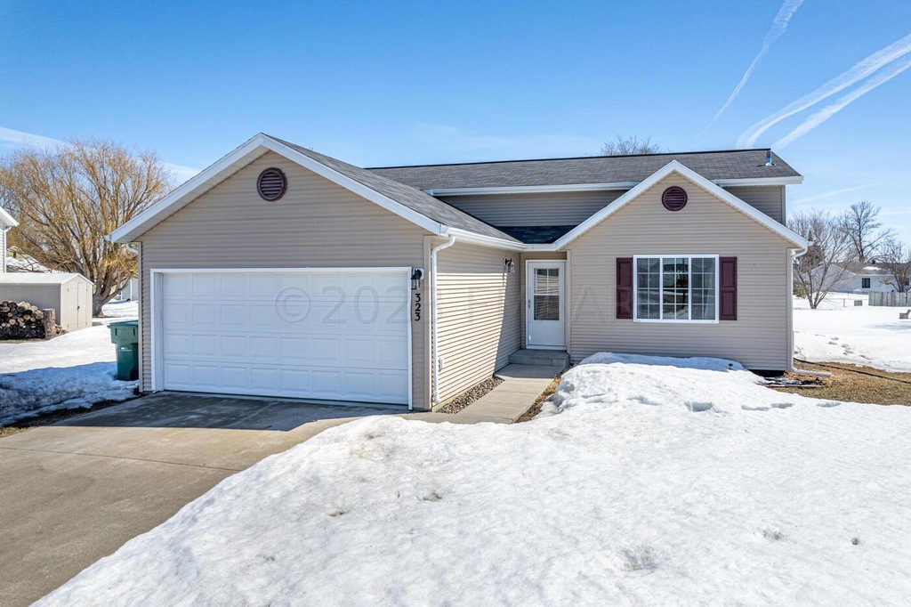 323 Meridian Cir, Mapleton, ND 58059 For Sale