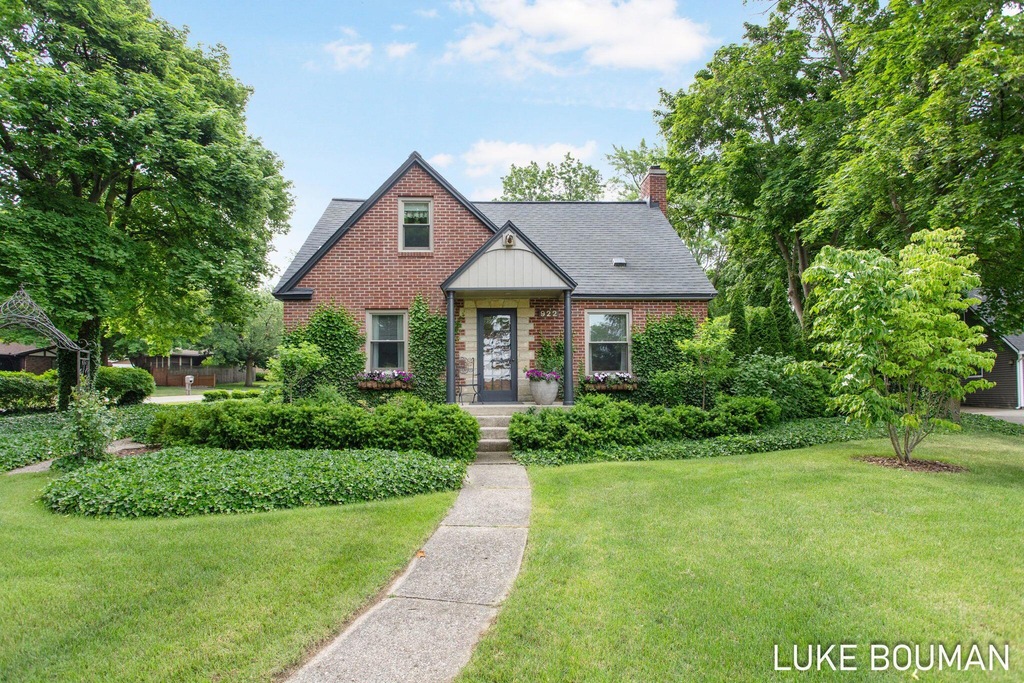 922 S Shore Dr, Holland, MI 49423 MLS 24025687