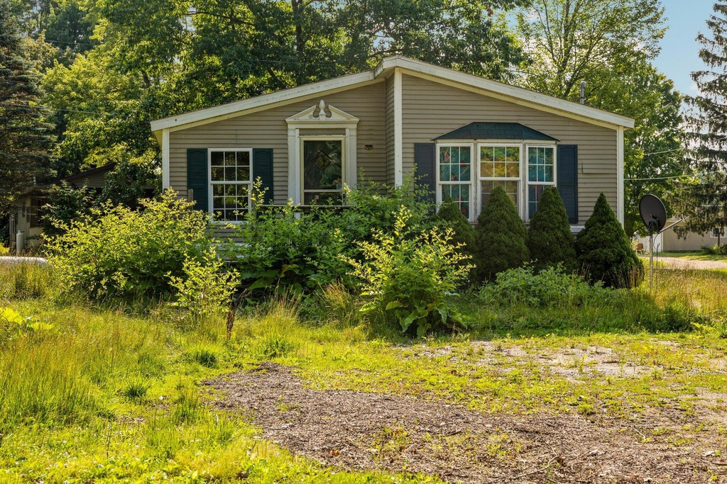For Sale 17962 S Lake St, Barryton, MI 49305