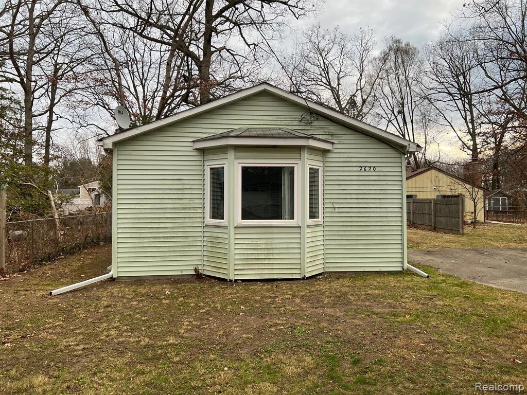 2620 Maplecrest Dr, Waterford, MI 48329 MLS 20230001329