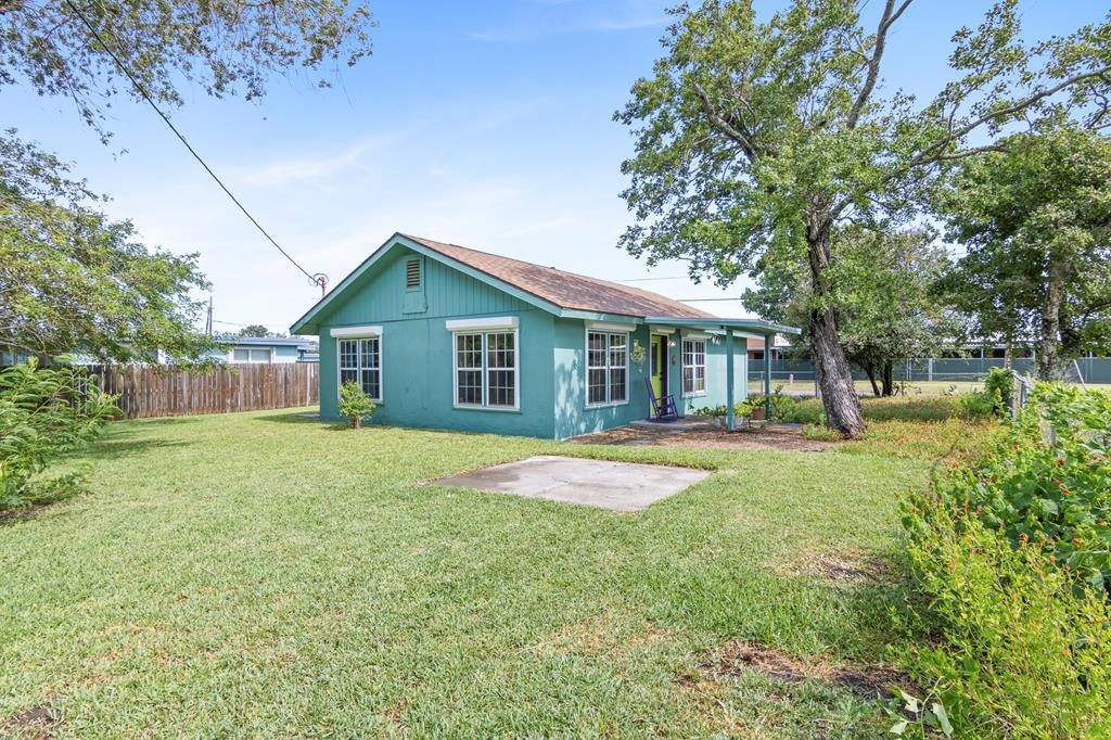 517 N Church St, Rockport, TX 78382 | MLS# 143972 | Homes.com