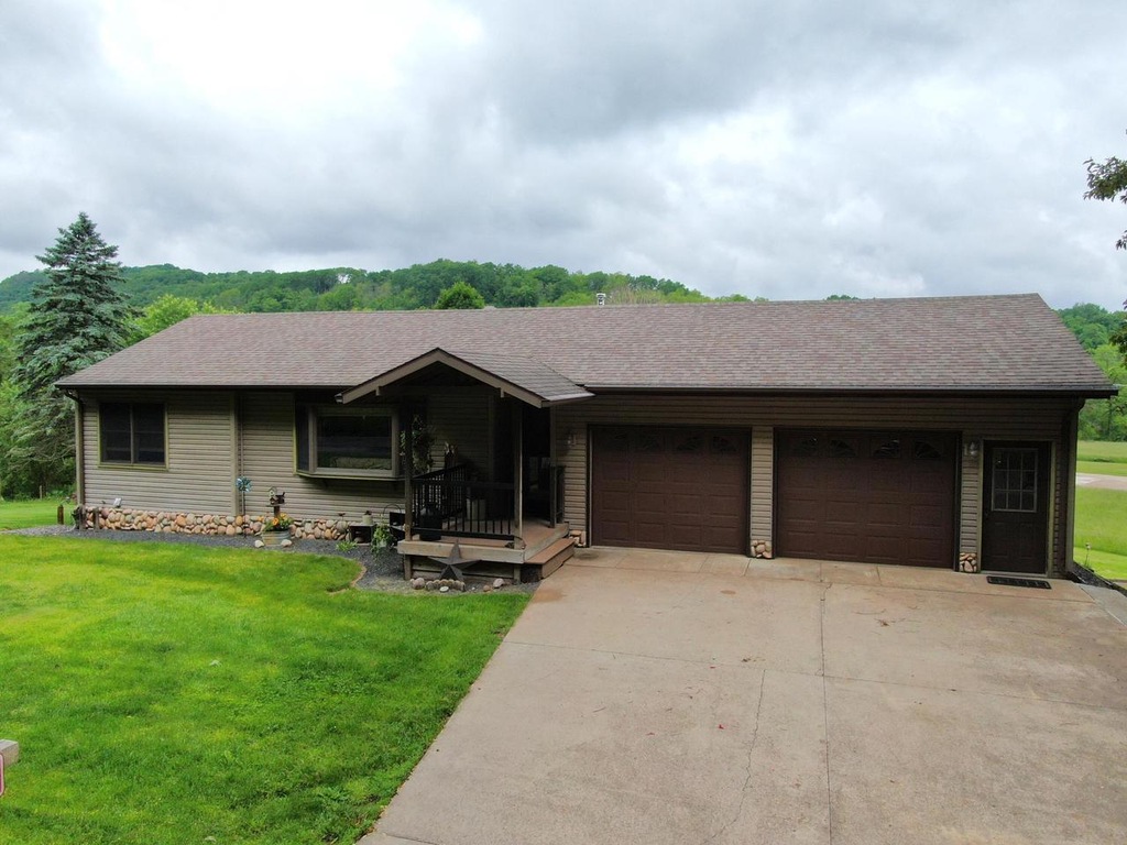 N3365 Miller Rd, La Crosse, WI 54601 MLS 1877177