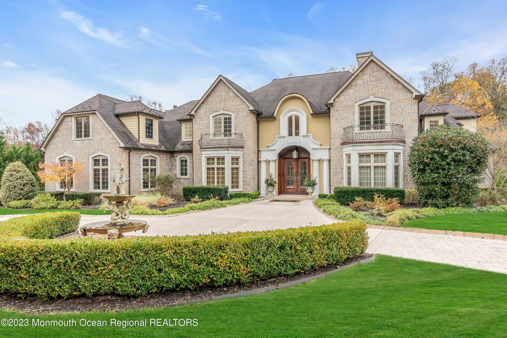 25 Winchester Ln, Holmdel, NJ 07733