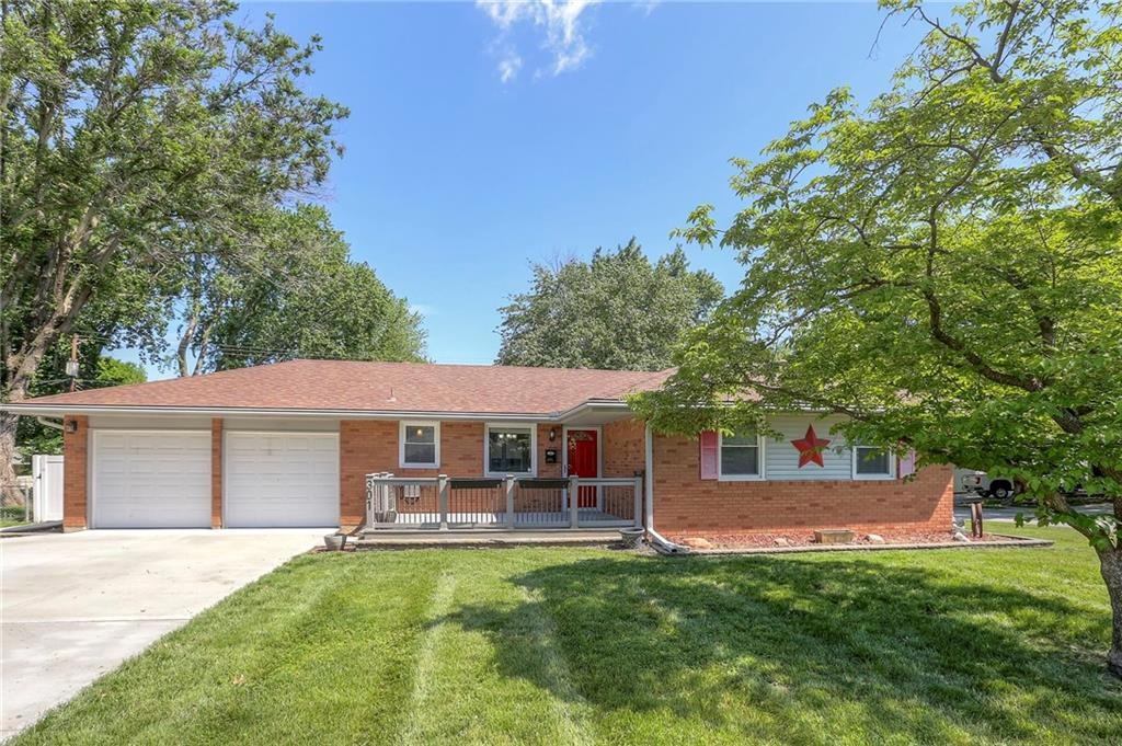 301 W Walnut St, Blue Springs, MO 64014 MLS HMS2487402