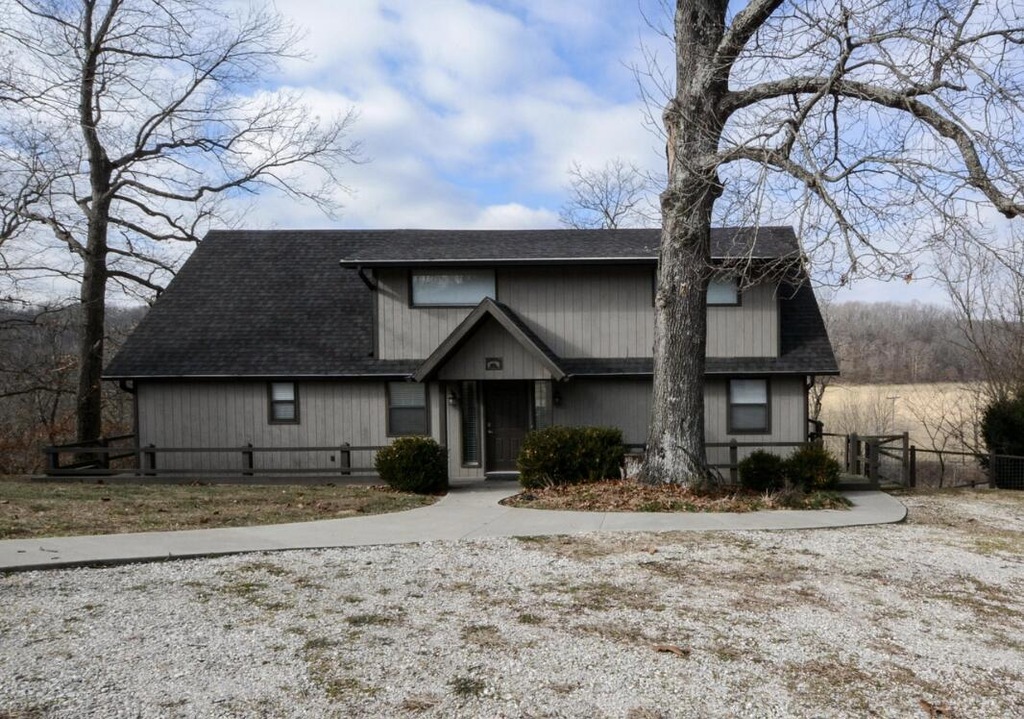 12883 Private Road 2133, Cassville, MO 65625 | MLS# 60261913 | Homes.com