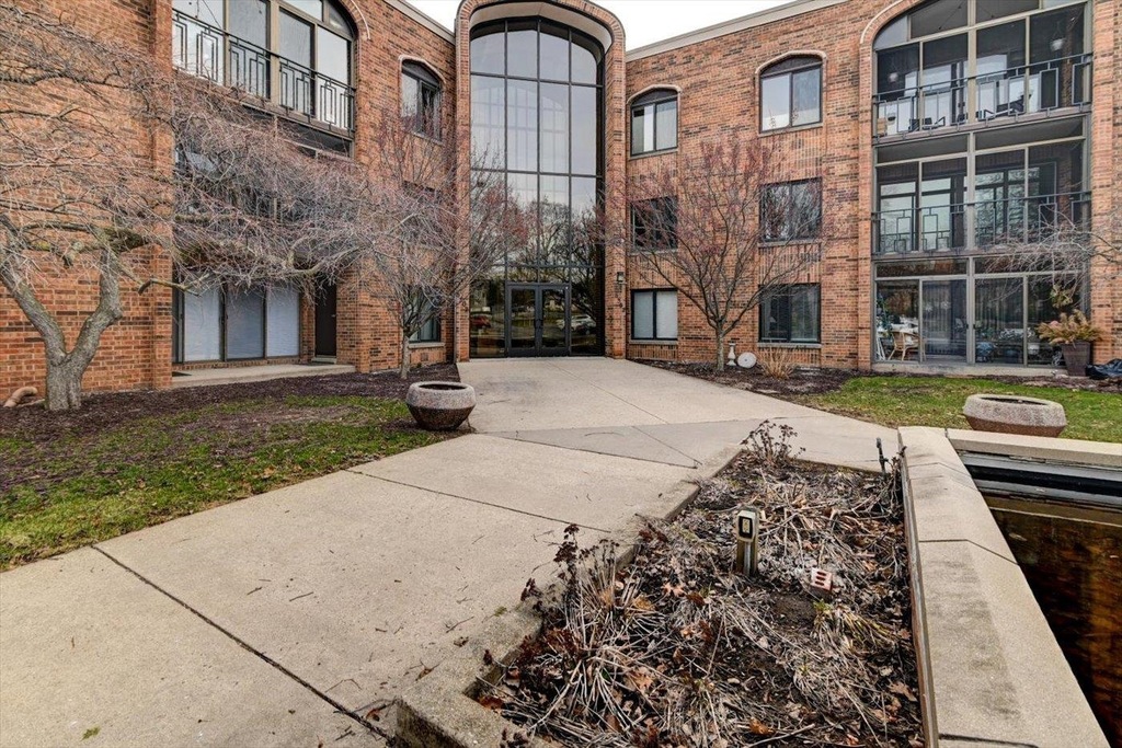 6302 Mineral Point Rd Unit 202, Madison, WI 53705 MLS 1972473