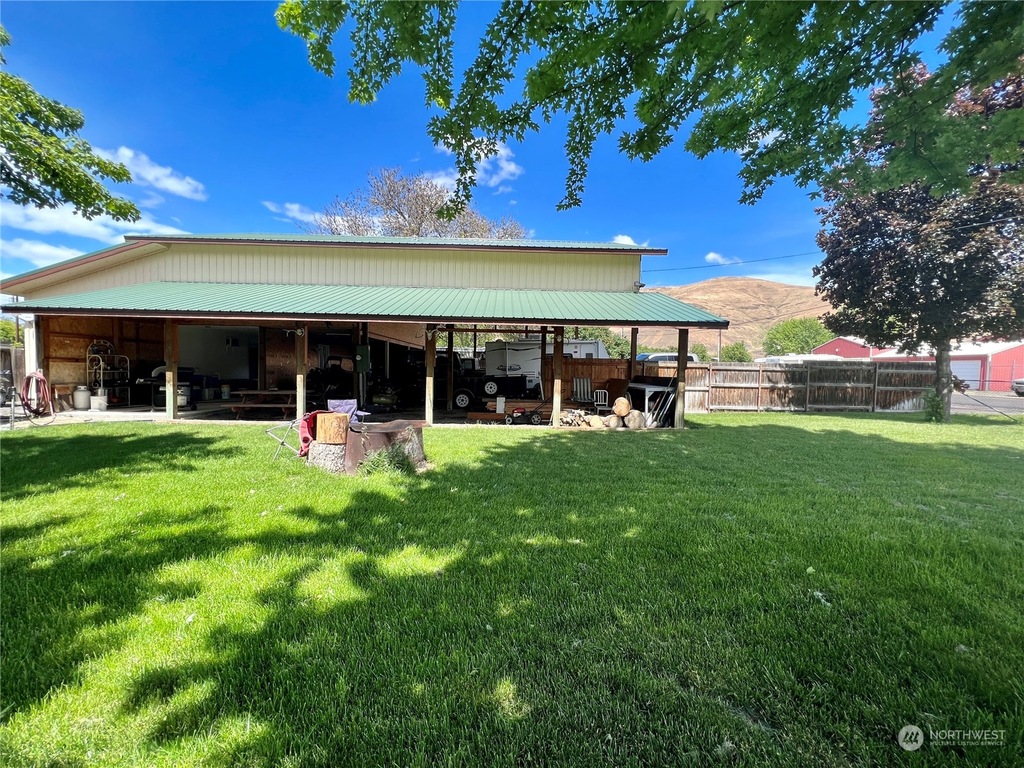 303 W 1st St, Starbuck, WA 99359 MLS NWM2242531