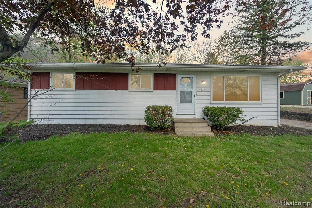 4620 Sashabaw Rd, Waterford, MI 48329 MLS 20240029157