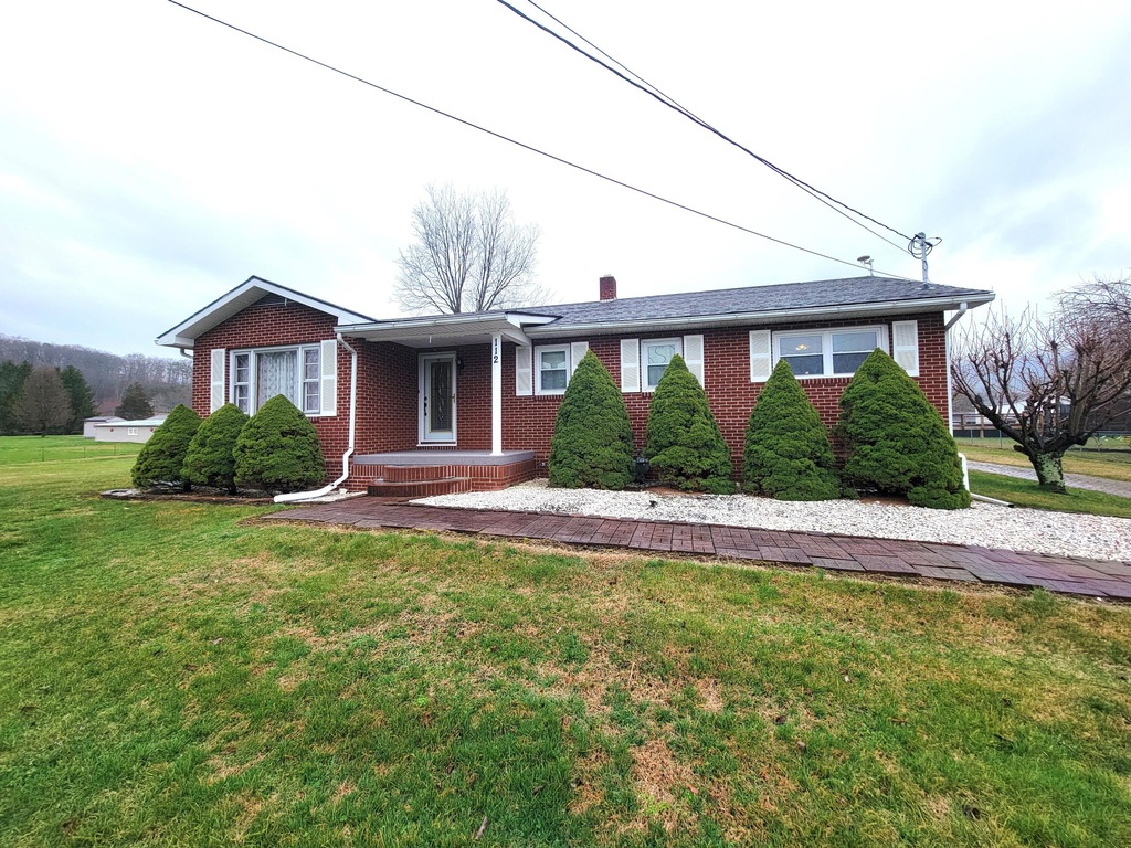 112 Monroe Ave, Peterstown, WV 24963 MLS 24277