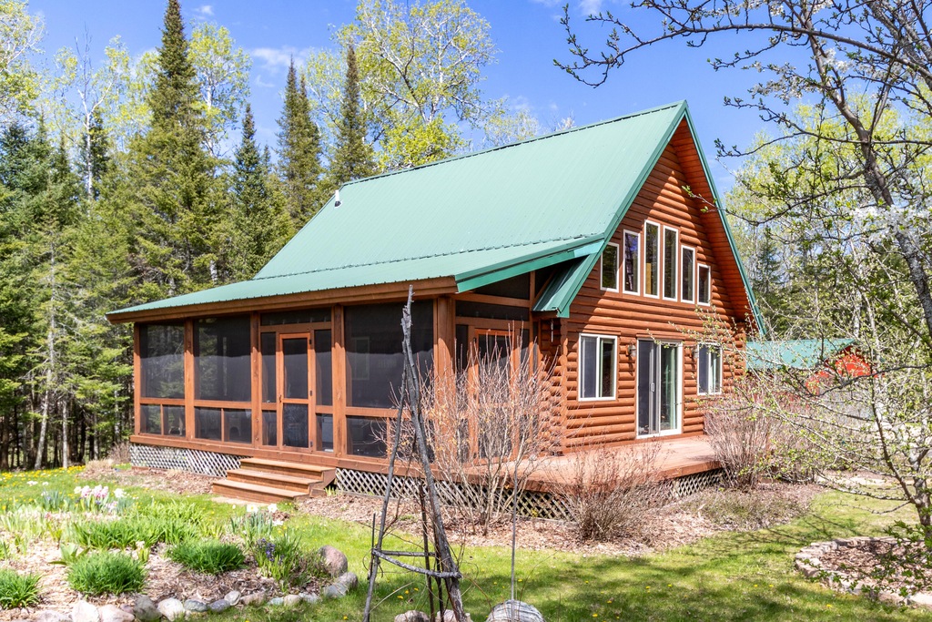 16231 Nipigon Rd, Cheboygan, MI 49721 MLS 201829422