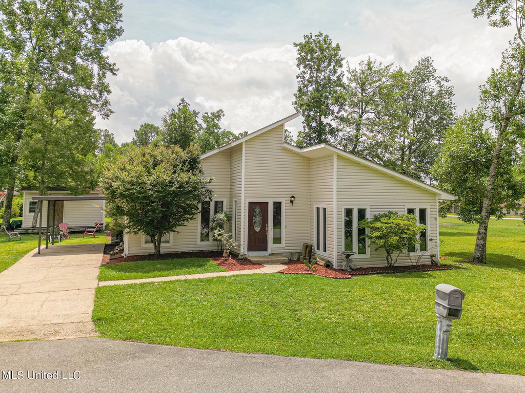 For Sale 846 Kaleki Ct, Diamondhead, MS 39525