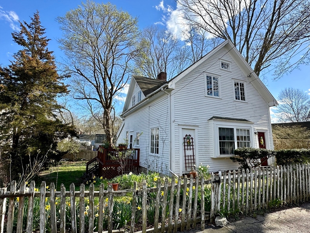 1 Water St, MA 02702 MLS 73223357