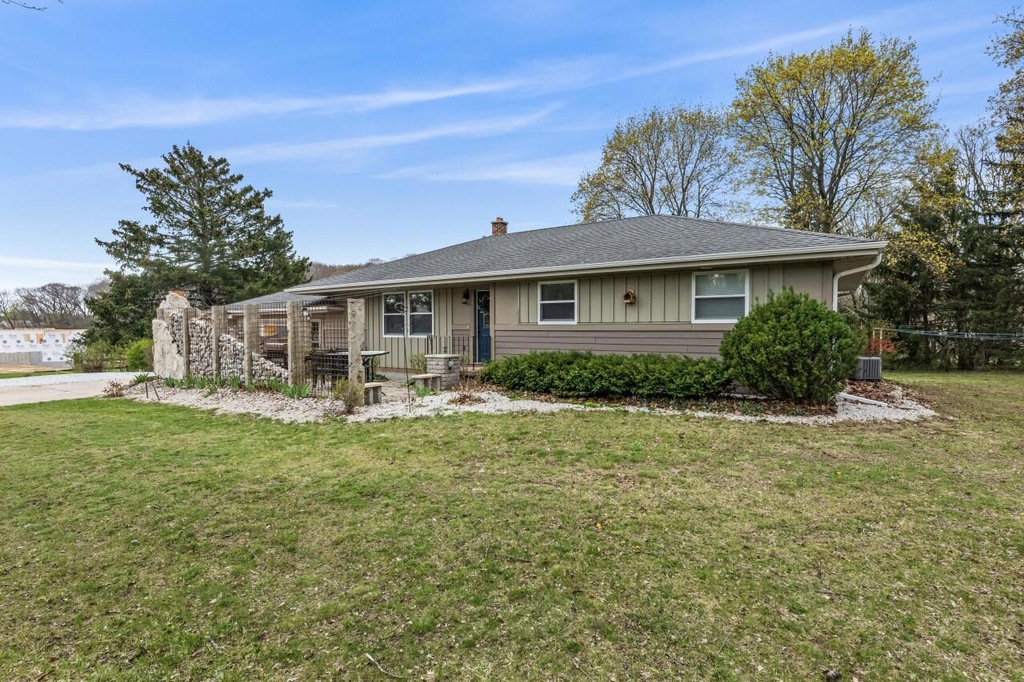 N8W27947 Northview Rd, Waukesha, WI 53188 MLS 1873167