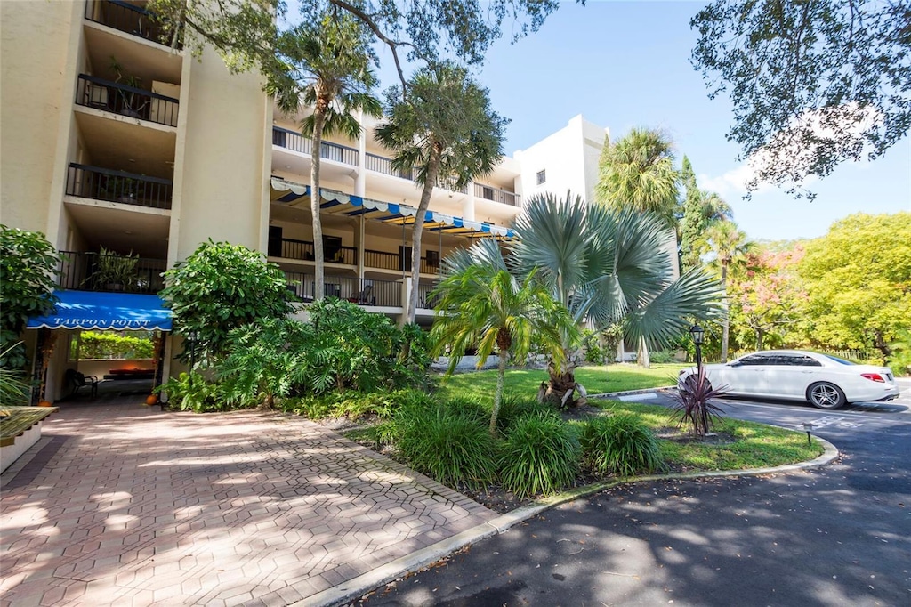 207 Tarpon Point, Tarpon Springs, FL 34689 | MLS# MFRU8217838 | Homes.com