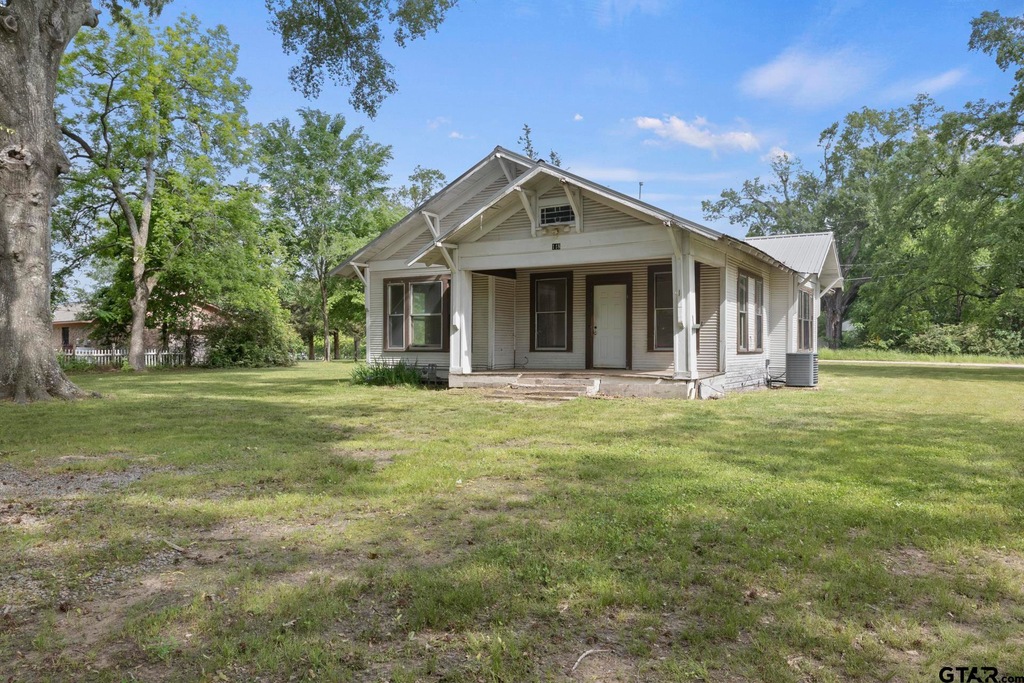 Sold 118 6th St SW, Bogata, TX 75417 | Homes.com