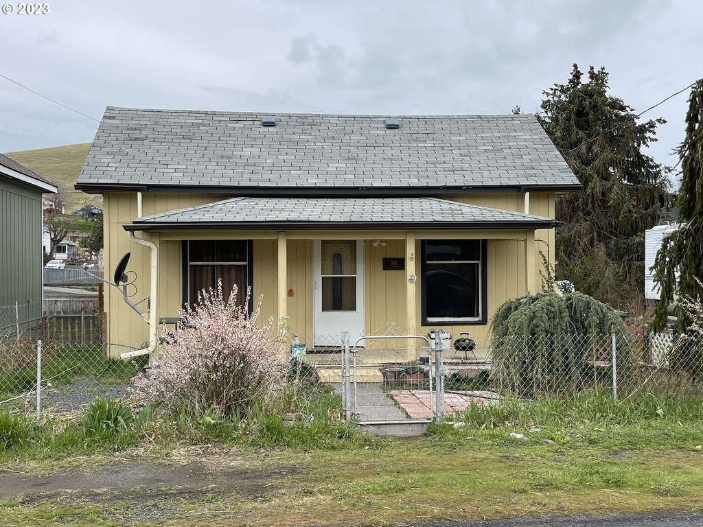 365 S Gilmore St, Heppner, OR 97836 MLS 23198687