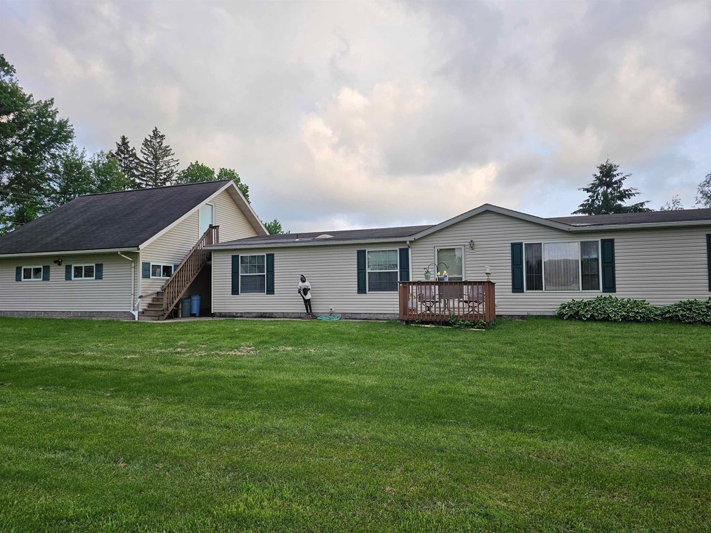 207 Chestnut Dr, Elroy, WI 53929 | MLS# 1978895 | Homes.com