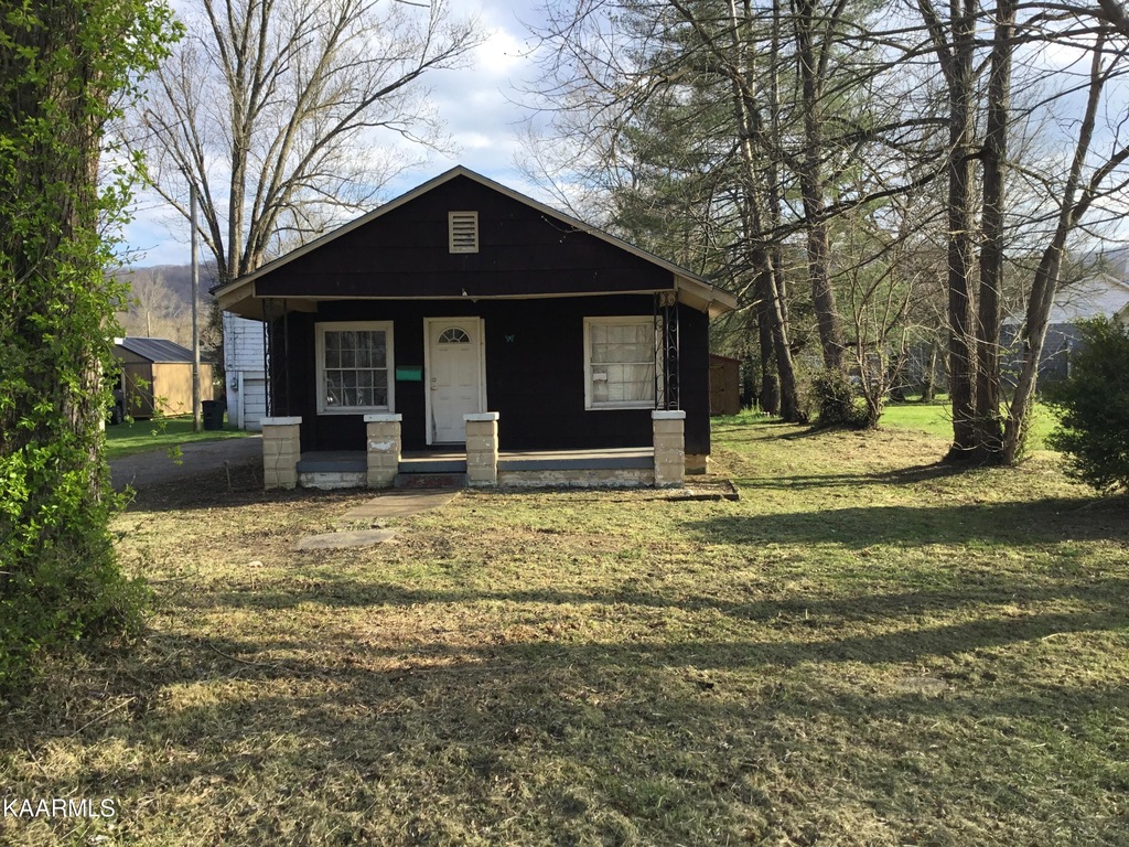 405 W Rochester Ave, Middlesboro, KY 40965 | Homes.com