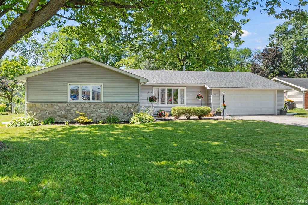 4914 Vance Ave, Fort Wayne, IN 46815 MLS 202423399